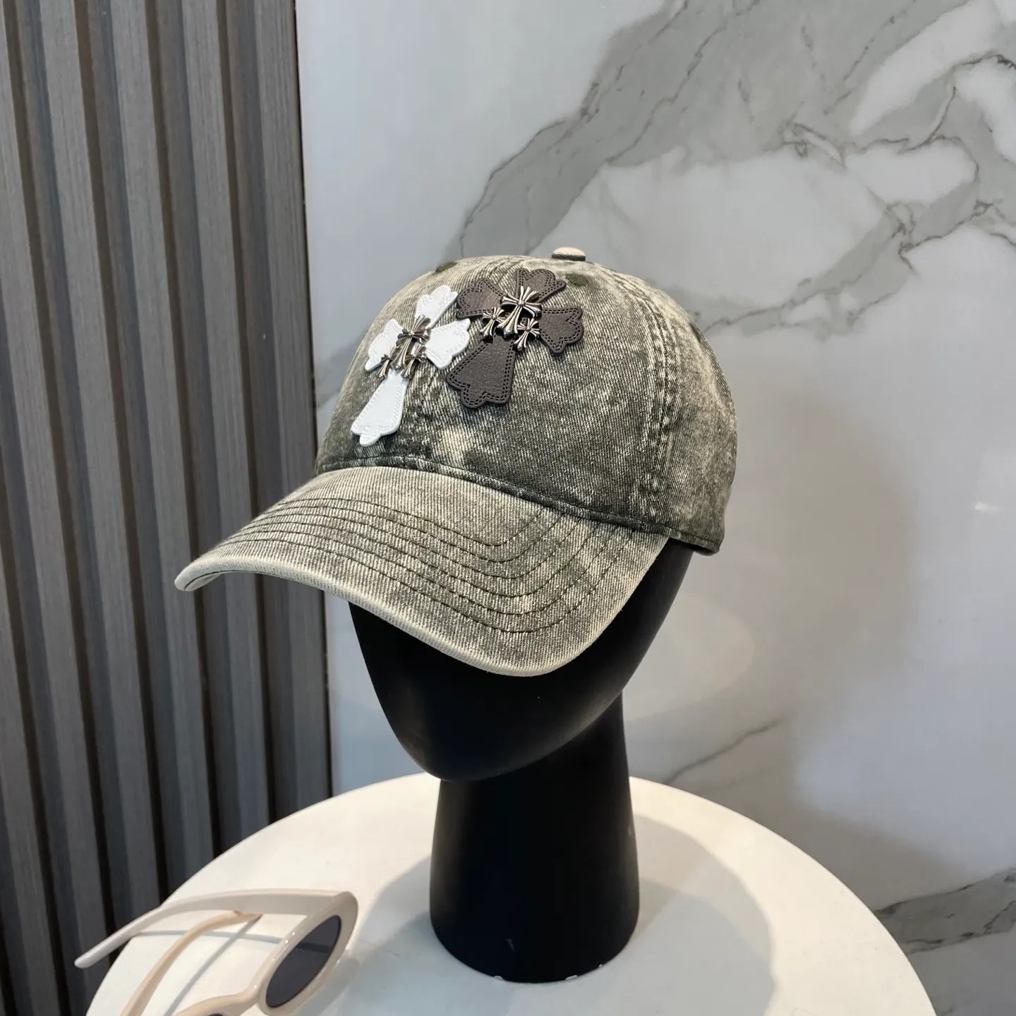 P86 Crow Heart 🆕🆕25 new baseball cap, personalized fashion classic cross logo, casual with a cool feeling, unisex style, same style for men and women! Very easy to match! Head circumference: 56-58cm is available